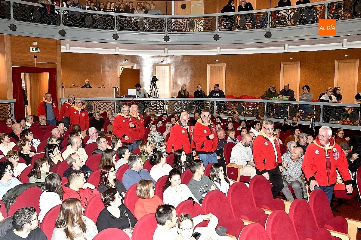 Foto 2 - La radio y la historia del Carnaval se abrazan en el preg&oacute;n de David Vicente y el premio a 'Los Pac&iacute;ficos'
