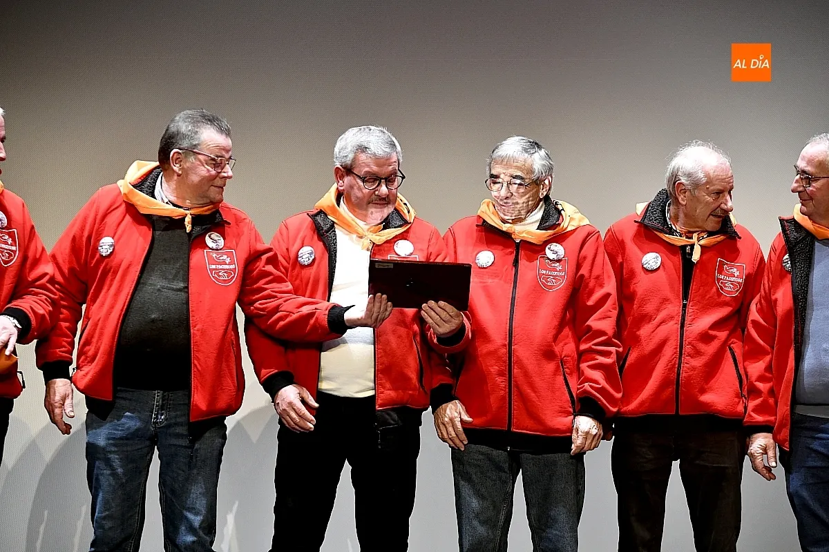 Foto 9 - La radio y la historia del Carnaval se abrazan en el preg&oacute;n de David Vicente y el premio a 'Los Pac&iacute;ficos'