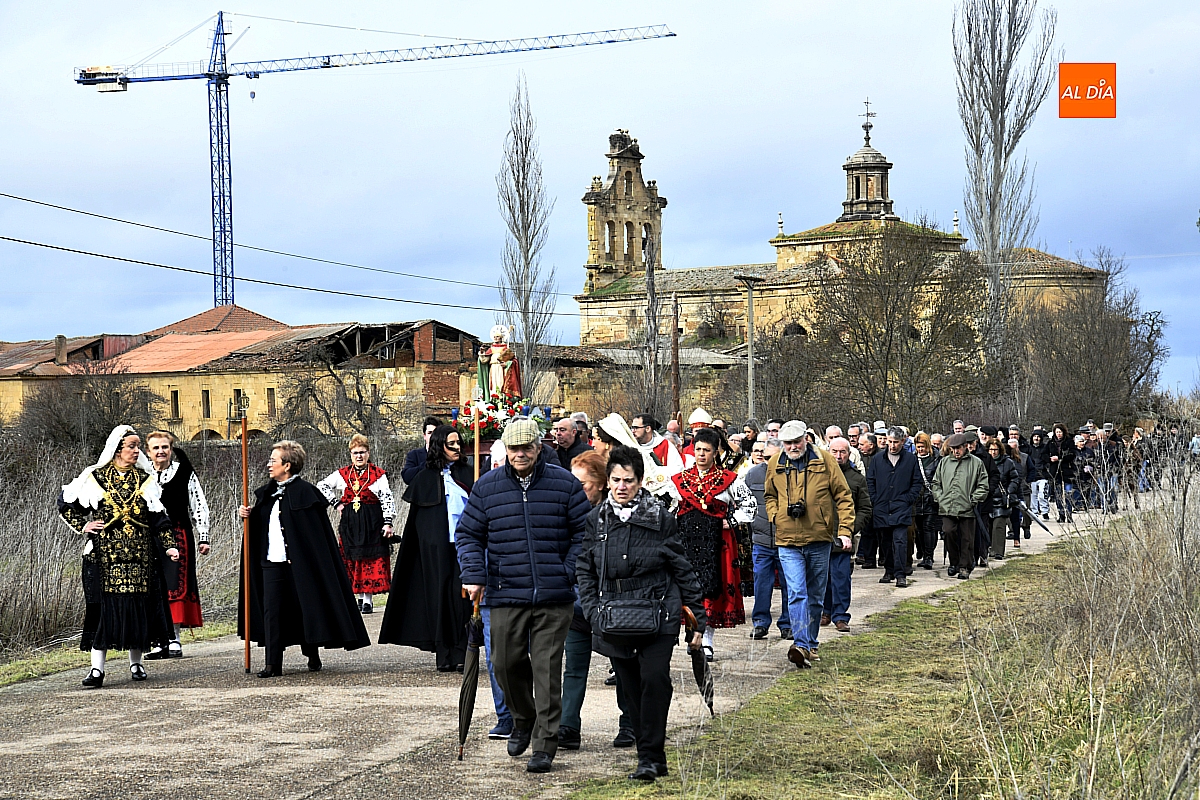 Sanjuanejo celebra el día grande de San Blas con la procesión y la bendición de las gargantillas