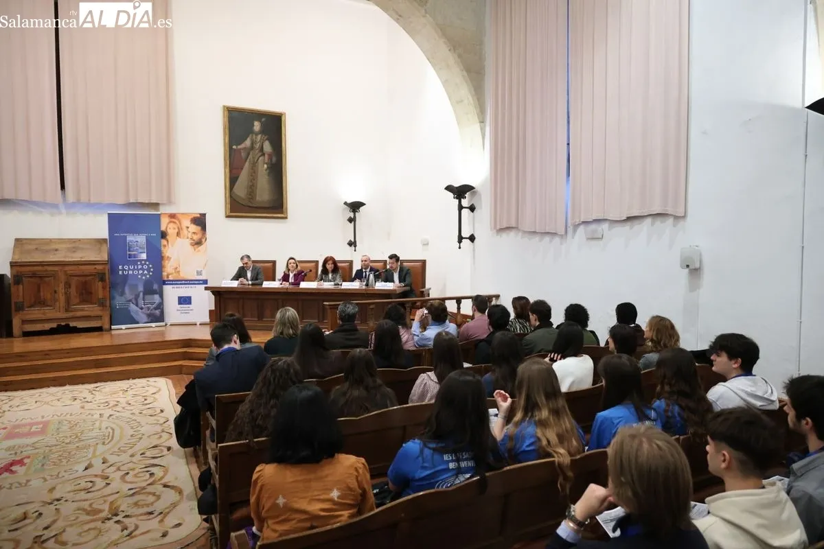 La USAL acoge la III Olimpiada Autonómica sobre la Unión Europea con 60 escolares participantes | FOTOS: David Sañudo