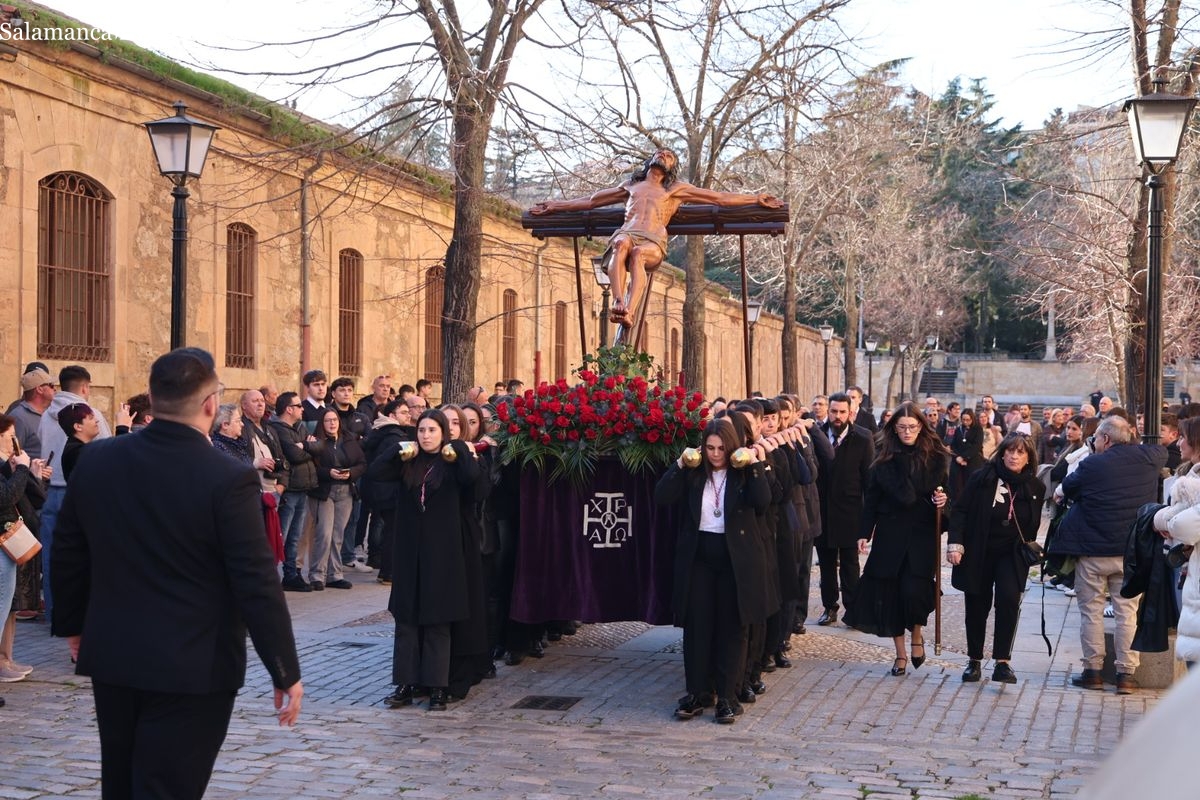 VÍDEO Y FOTOS | El Cristo de la Agonía preside el Via Crucis de Salamanca