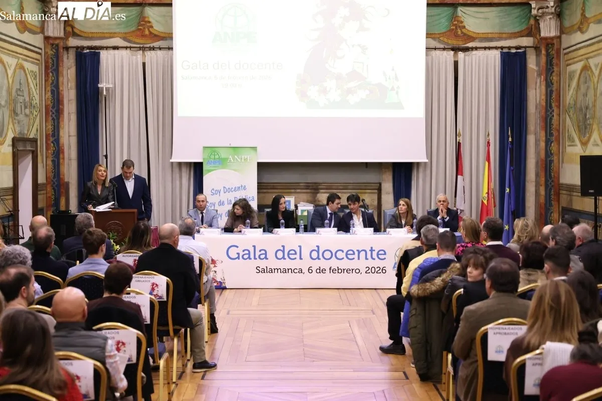 ANPE rinde homenaje a los docentes jubilados en el Palacio Fonseca