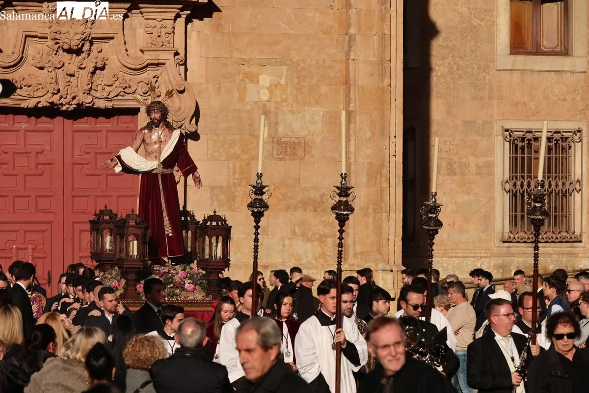 Jesús Despojado recorre el centro de Salamanca en su solemne Vía Crucis anual | FOTOS: David Sañudo 