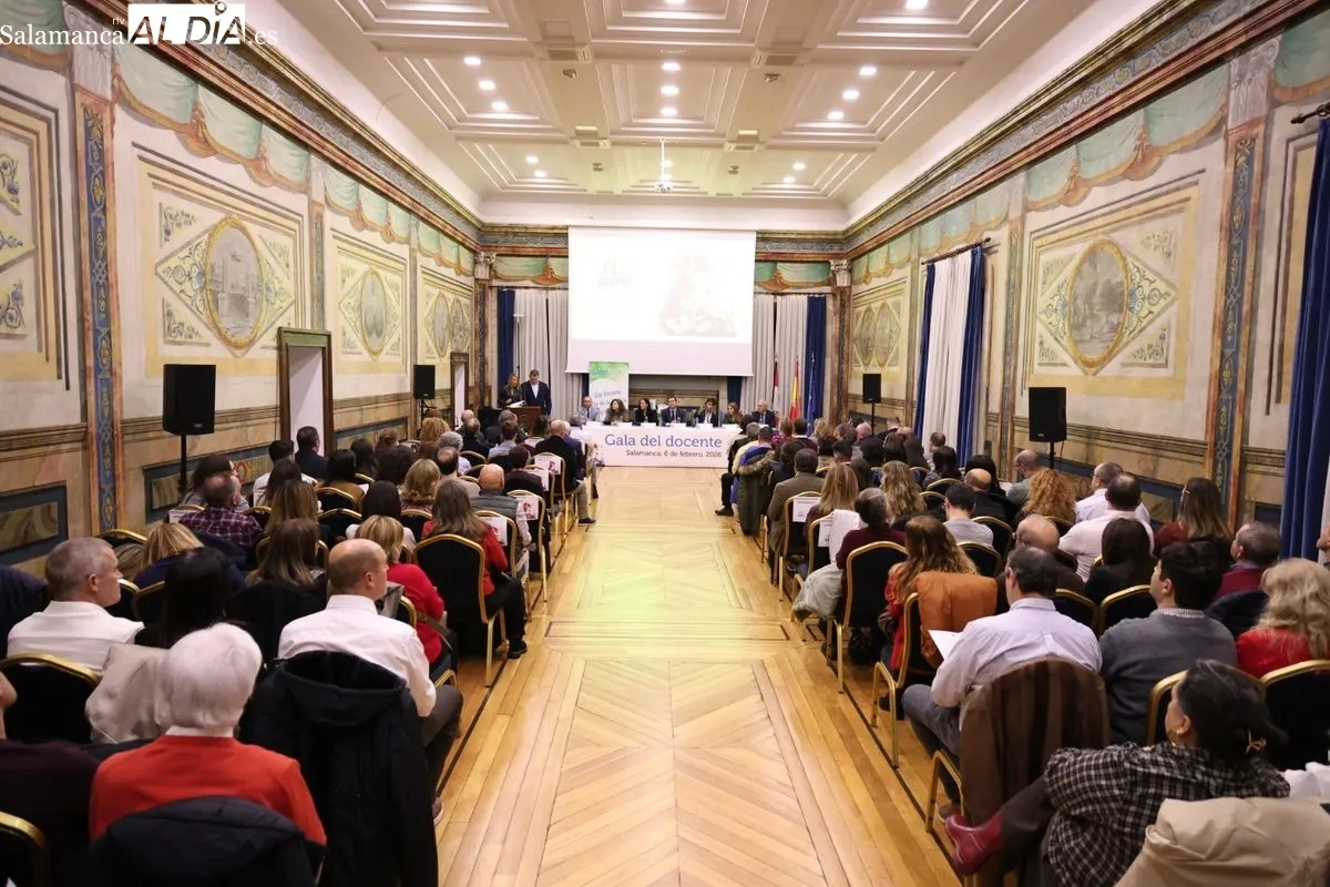 ANPE rinde homenaje a los docentes jubilados en el Palacio Fonseca