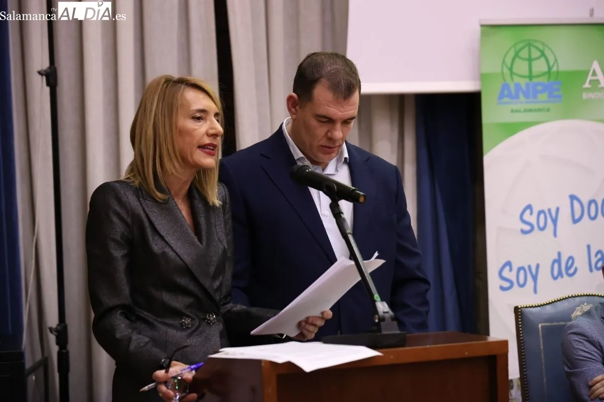 ANPE rinde homenaje a los docentes jubilados en el Palacio Fonseca