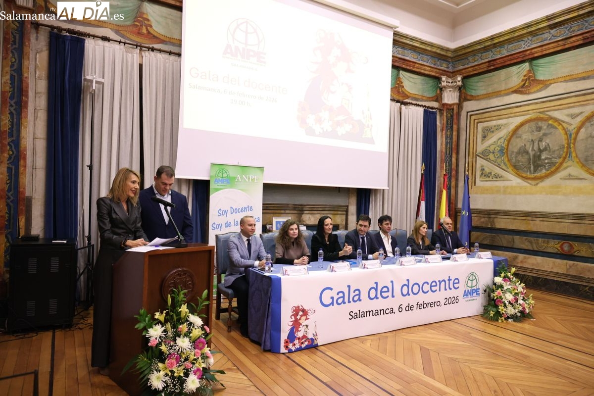FOTOS | ANPE rinde homenaje a los docentes jubilados en el Palacio Fonseca