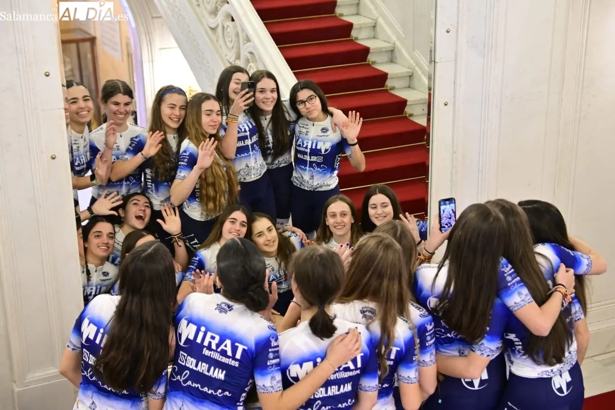 El Mirat Team presenta su nueva equipación en la Plaza Mayor | FOTOS: SALAMANCArtv AL DÍA