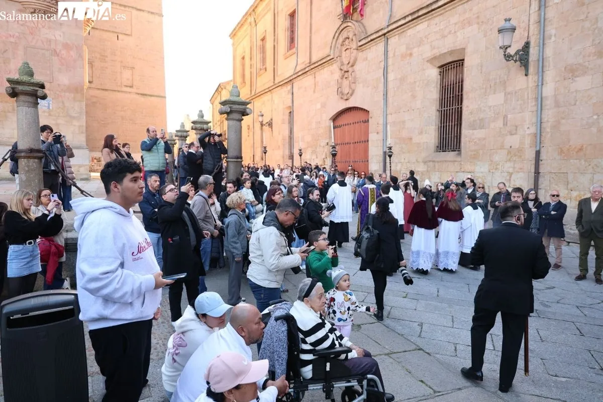 Jesús Despojado recorre el centro de Salamanca en su solemne Vía Crucis anual | FOTOS: David Sañudo 