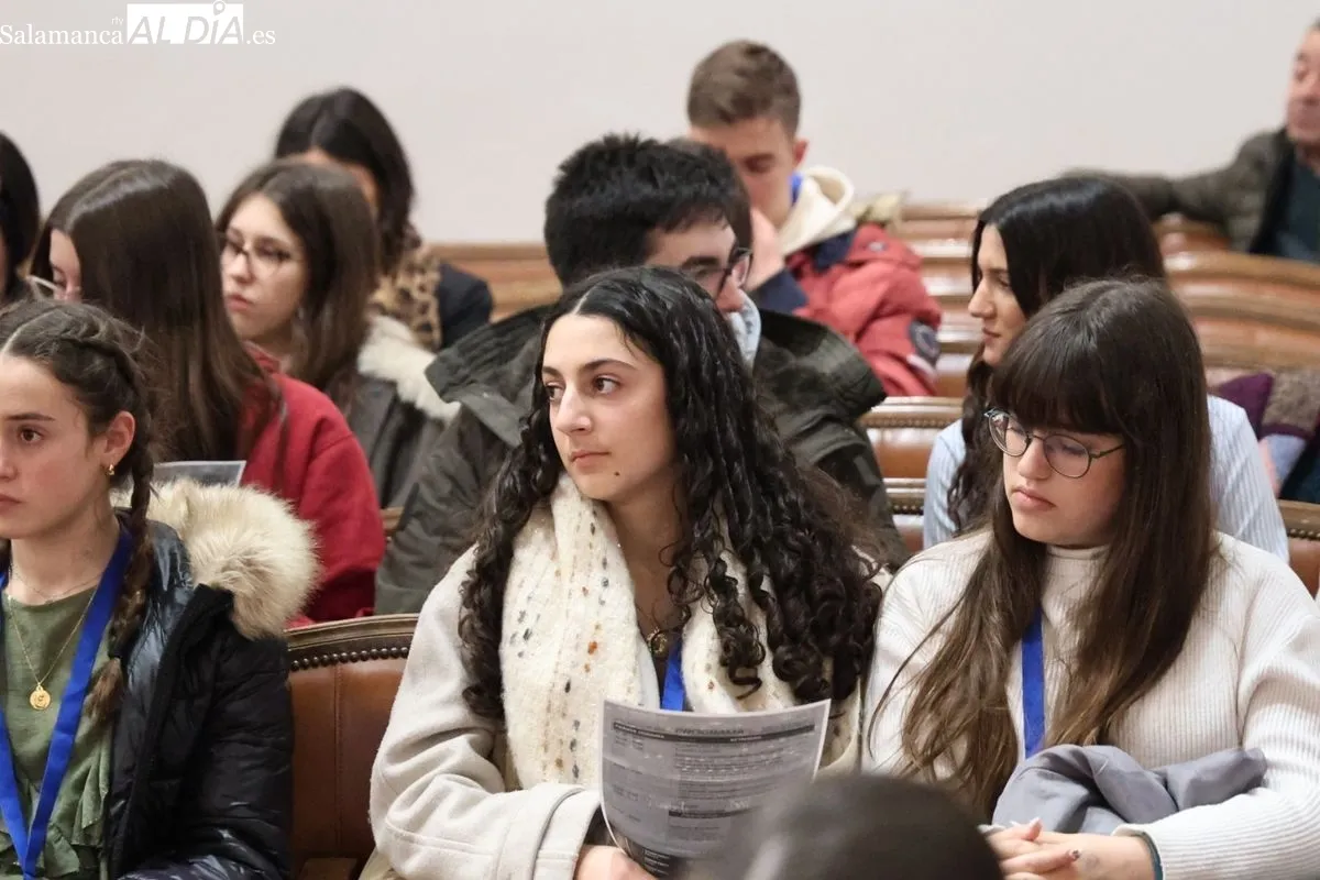La USAL acoge la III Olimpiada Autonómica sobre la Unión Europea con 60 escolares participantes | FOTOS: David Sañudo