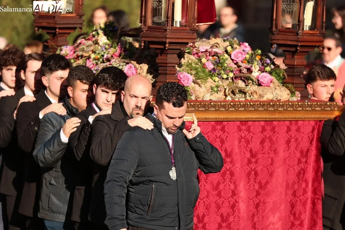 Jesús Despojado recorre el centro de Salamanca en su solemne Vía Crucis anual | FOTOS: David Sañudo 