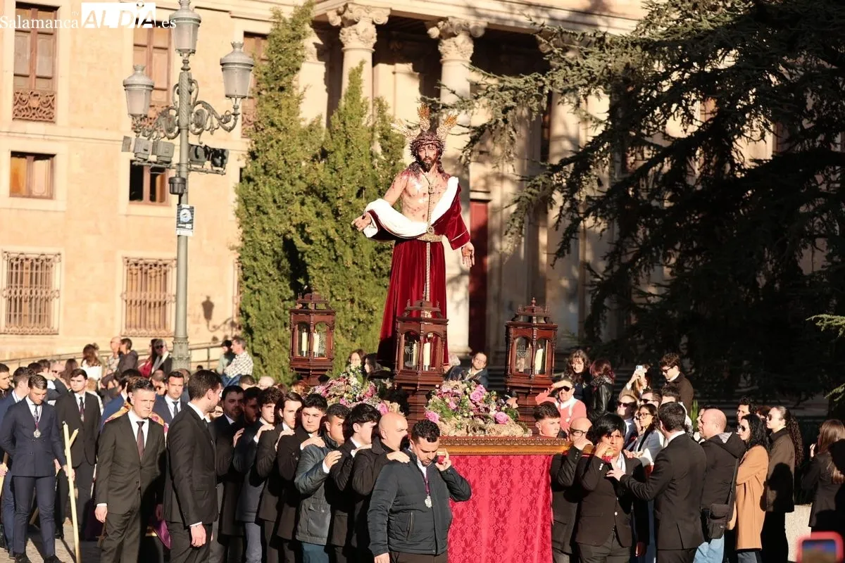 Jesús Despojado recorre el centro de Salamanca en su solemne Vía Crucis anual | FOTOS: David Sañudo 