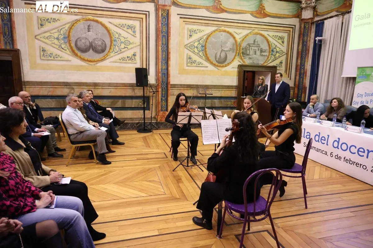 ANPE rinde homenaje a los docentes jubilados en el Palacio Fonseca