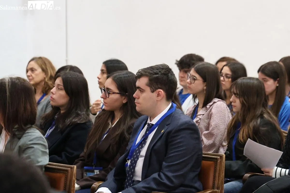 La USAL acoge la III Olimpiada Autonómica sobre la Unión Europea con 60 escolares participantes | FOTOS: David Sañudo