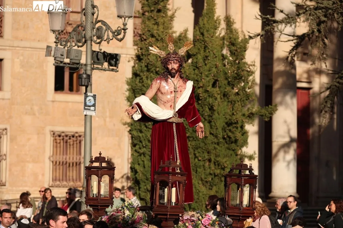 Jesús Despojado recorre el centro de Salamanca en su solemne Vía Crucis anual | FOTOS: David Sañudo 