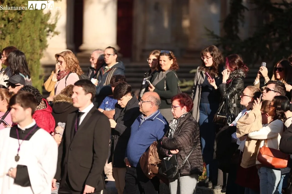 Jesús Despojado recorre el centro de Salamanca en su solemne Vía Crucis anual | FOTOS: David Sañudo 