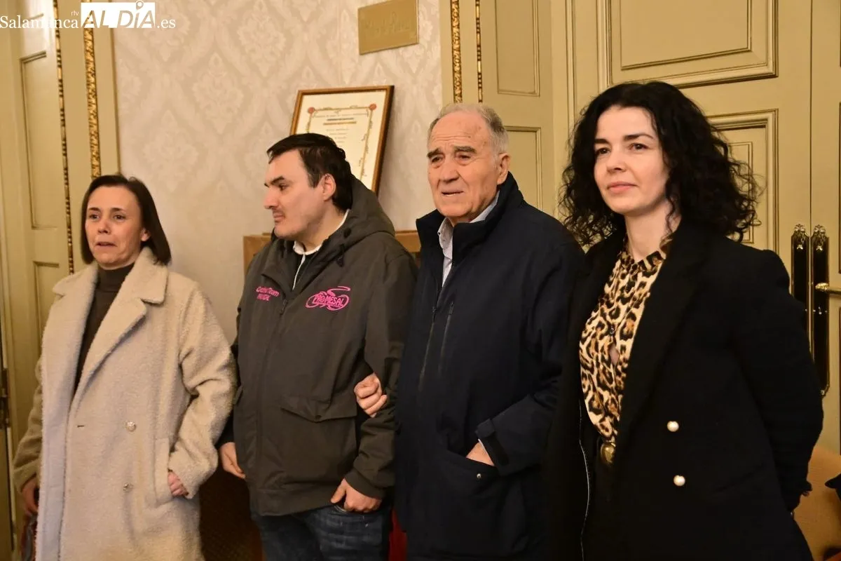 El Mirat Team presenta su nueva equipación en la Plaza Mayor | FOTOS: SALAMANCArtv AL DÍA