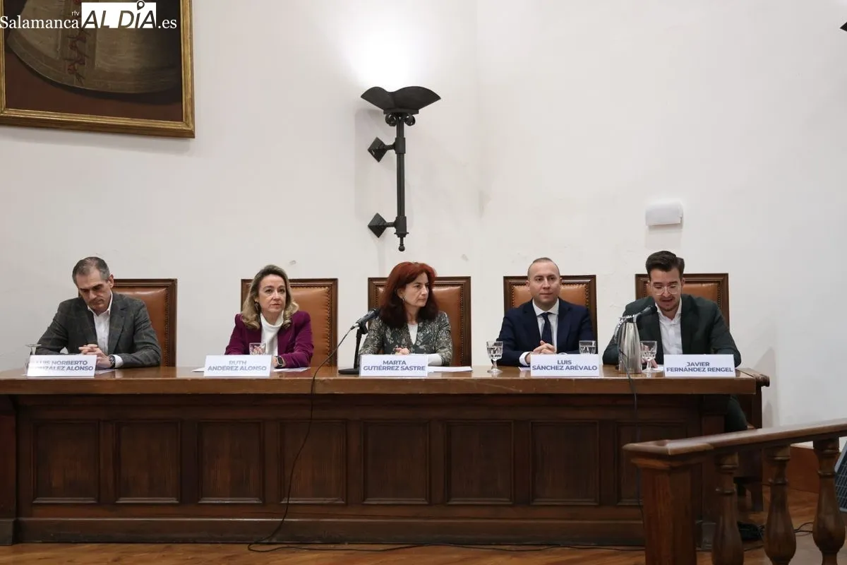 La USAL acoge la III Olimpiada Autonómica sobre la Unión Europea con 60 escolares participantes | FOTOS: David Sañudo