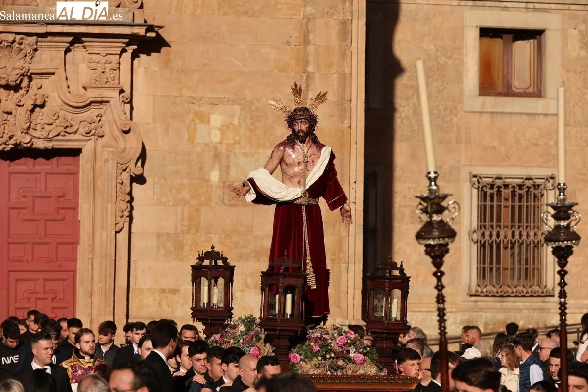 Jesús Despojado recorre el centro de Salamanca en su solemne Vía Crucis anual | FOTOS: David Sañudo 