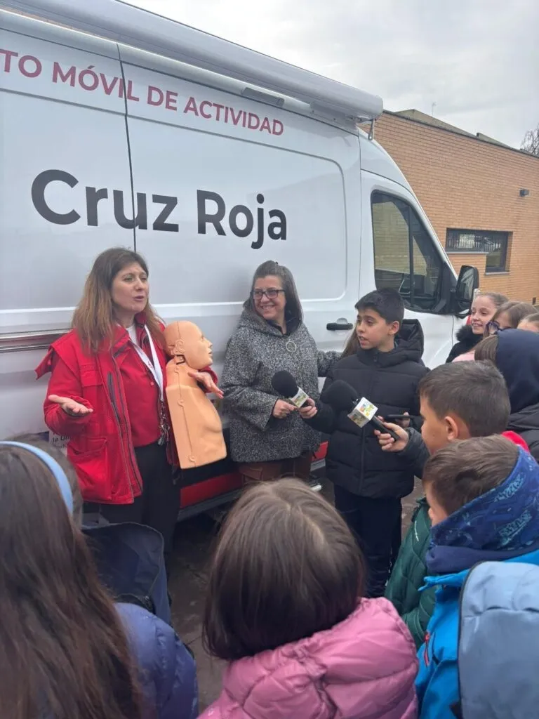 Foto 2 - Carbajosa acerca el voluntariado a los ni&ntilde;os con el proyecto 'Codo con codo'