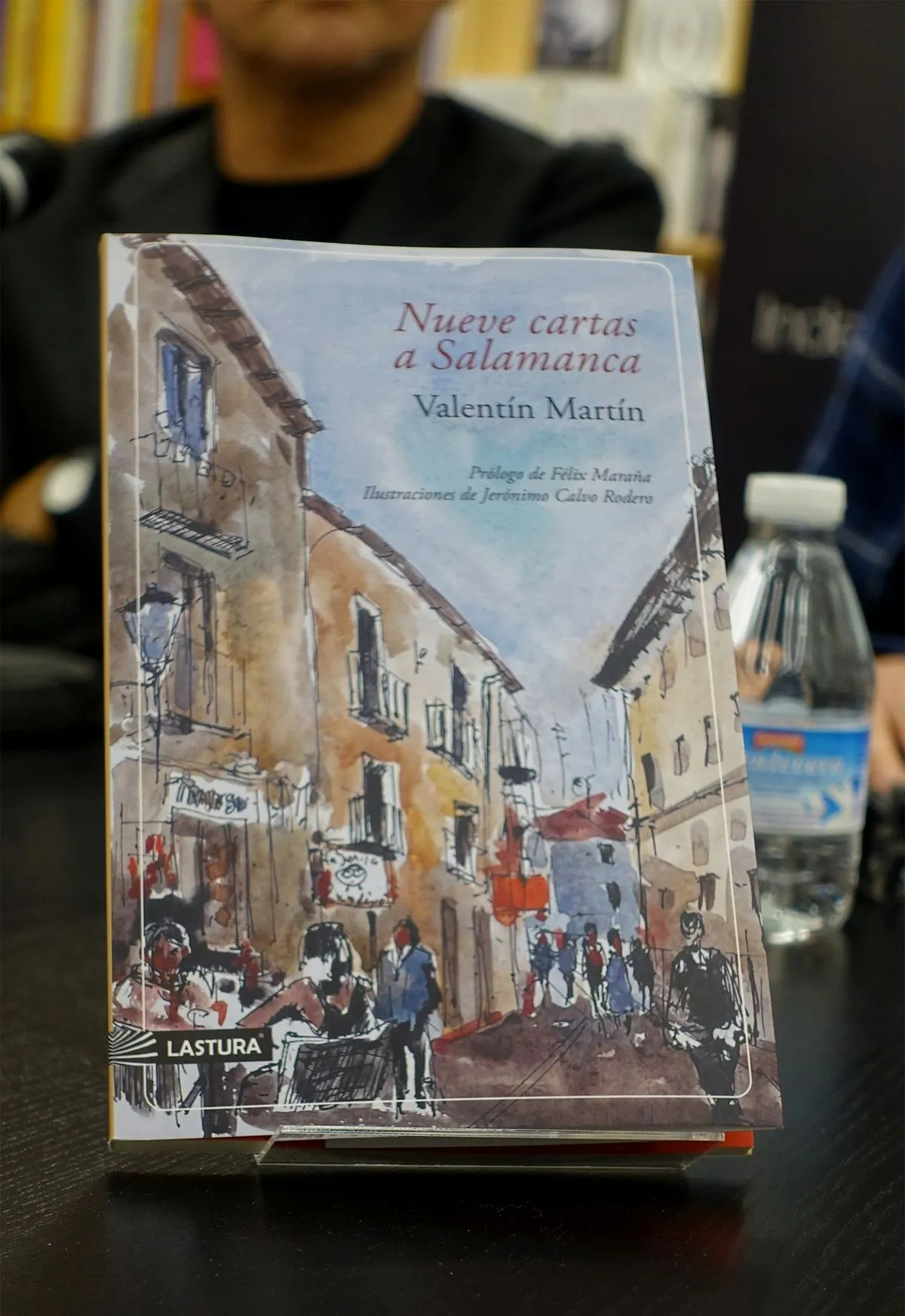 Homenaje emocionado a Valentín Martín en la presentación de su último libro 'Nueve cartas a Salamanca'