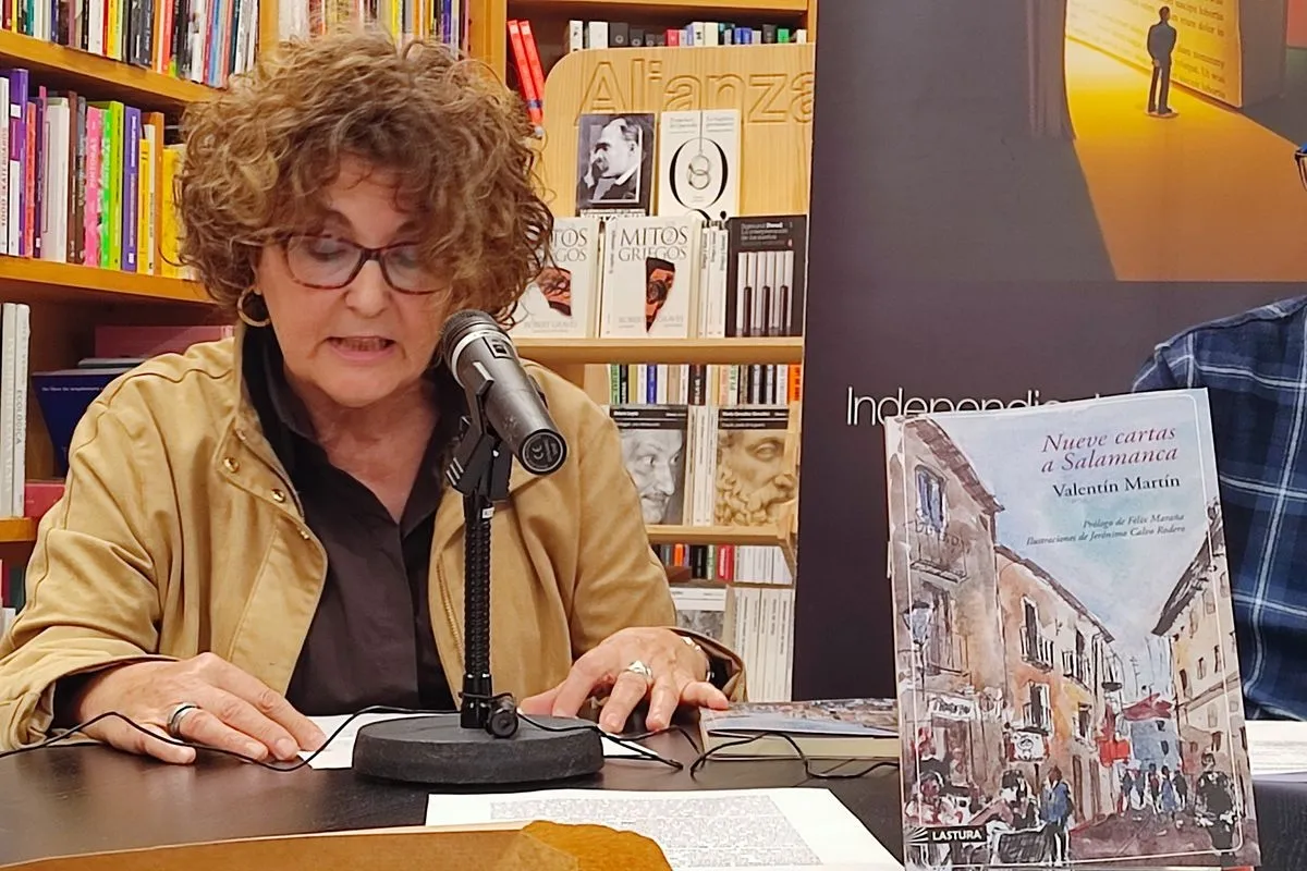 Homenaje emocionado a Valentín Martín en la presentación de su último libro 'Nueve cartas a Salamanca'