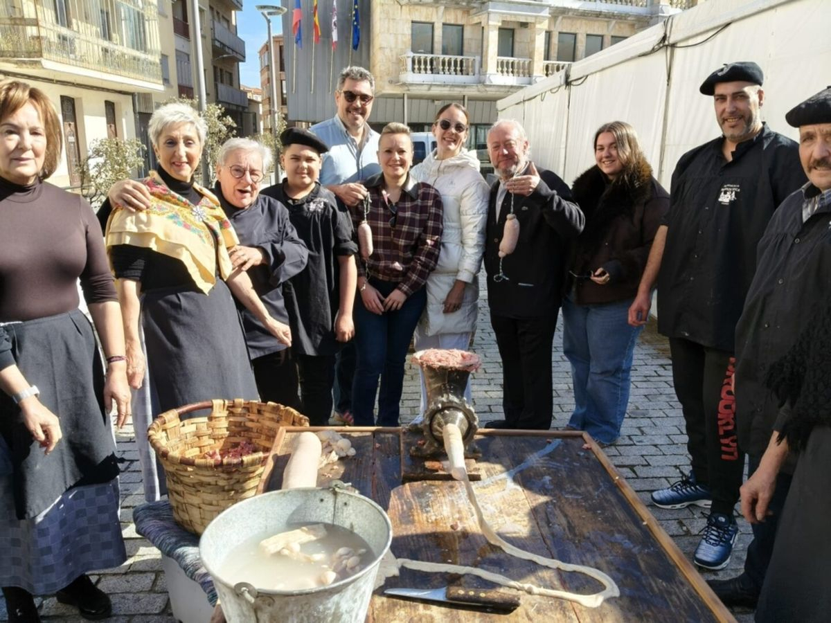 Guijuelo celebra la Fiesta del Mondongo y alubias solidarias