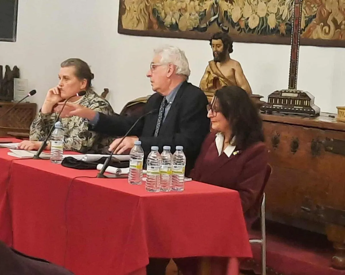 Emotivo encuentro en Salamanca para evocar el exilio de Miguel de Unamuno en Hendaya y su relación con el injustamente olvidado Eduardo Ortega y Gasset con los nietos de ambos.