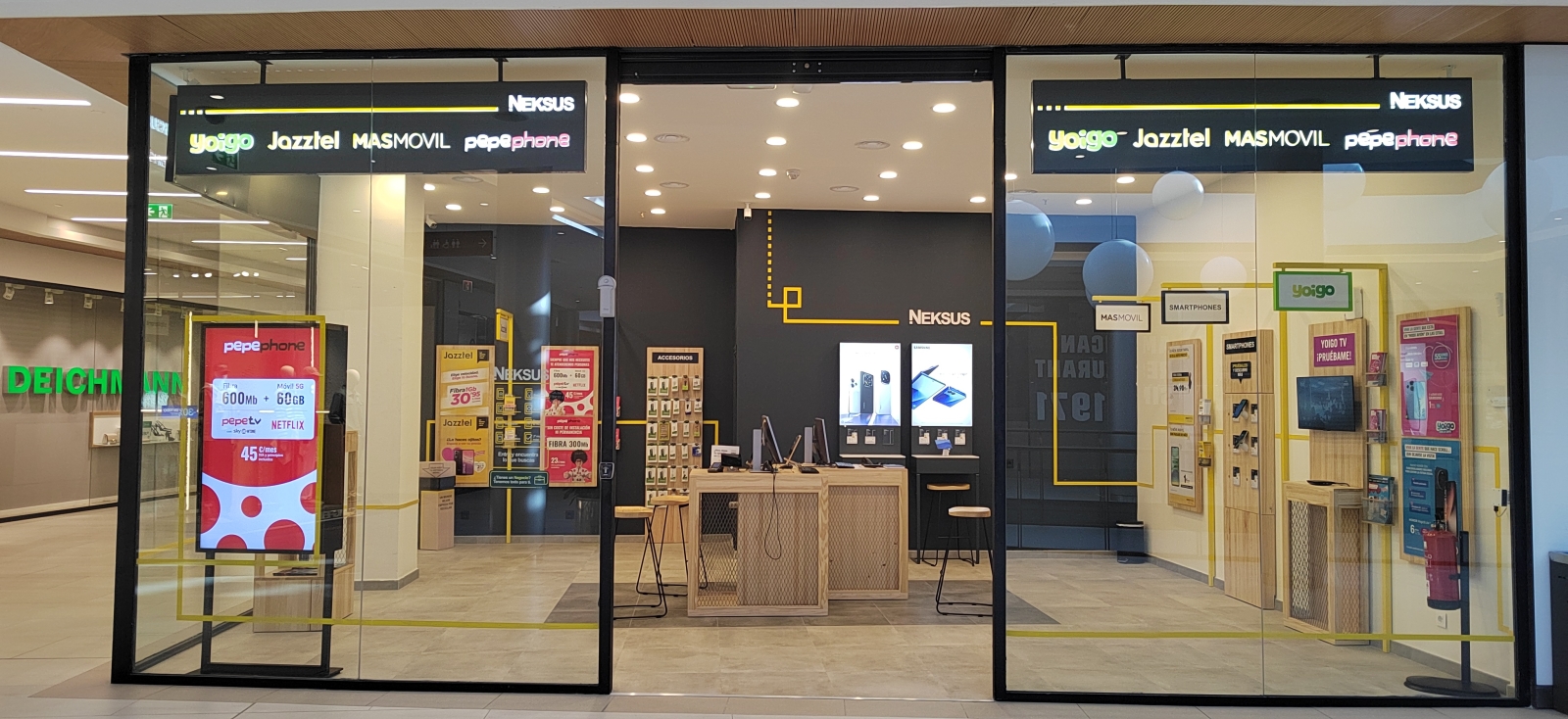 Neksus abre nueva tienda de telefonía en el Centro Comercial El Tormes