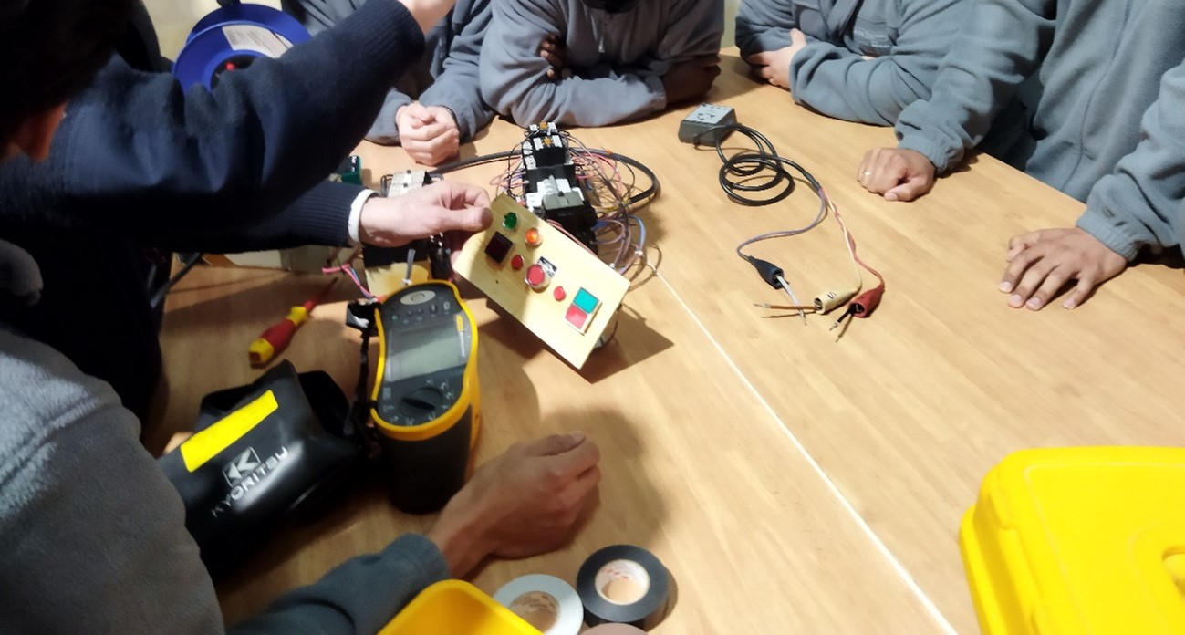 Acquire Formación lanza sus nuevos cursos especializados en telecomunicaciones