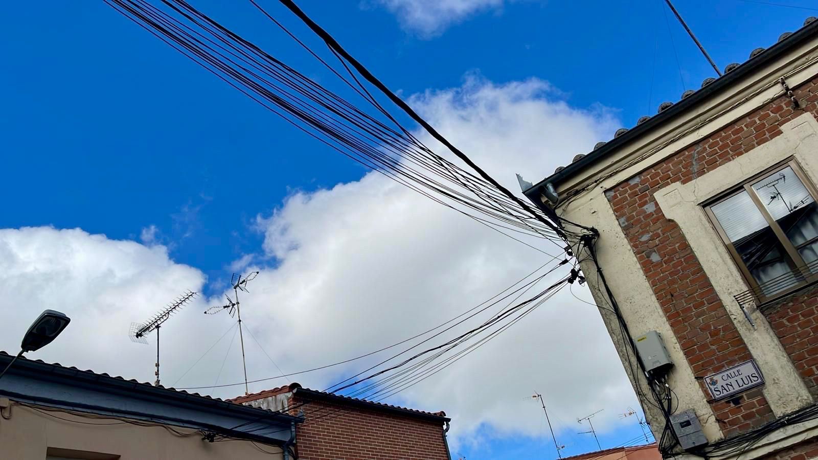 El PP registra una petición para unificar el cableado en los recorridos procesionales para mejorar la imagen de la Semana Santa