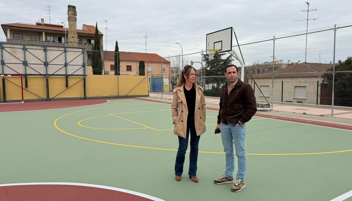 Villamayor reforma la pista deportiva de Piedra Dorada