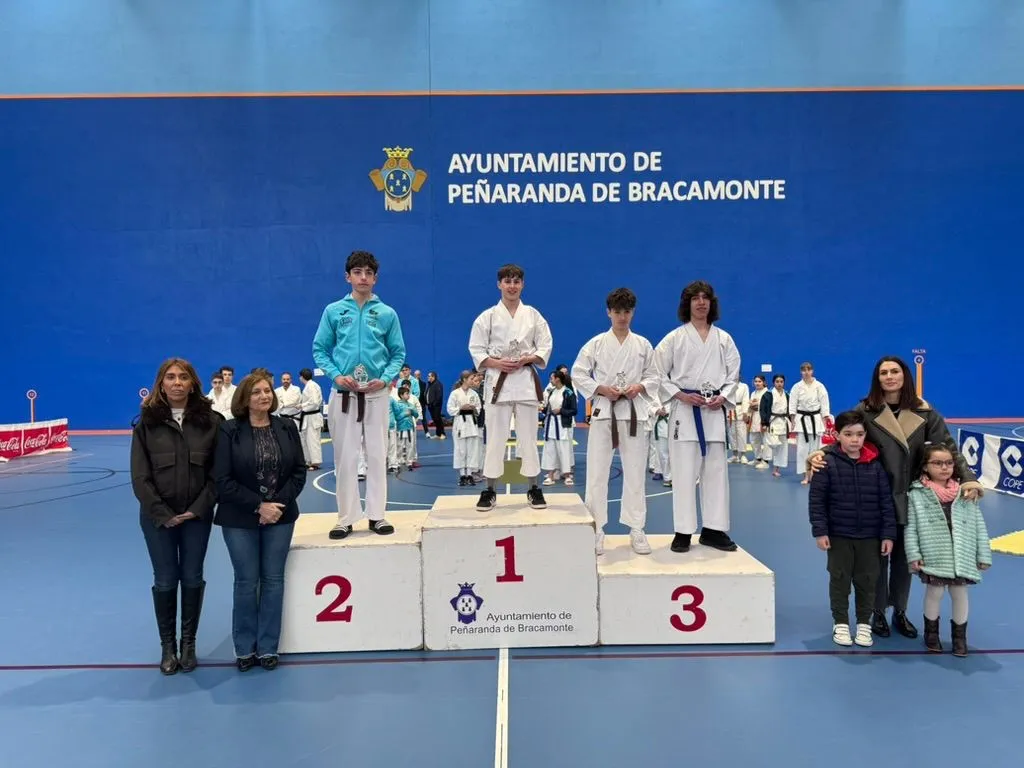 Foto 2 - M&aacute;s de 120 j&oacute;venes participan en el consolidado IV Open de K&aacute;rate Ciudad de Pe&ntilde;aranda