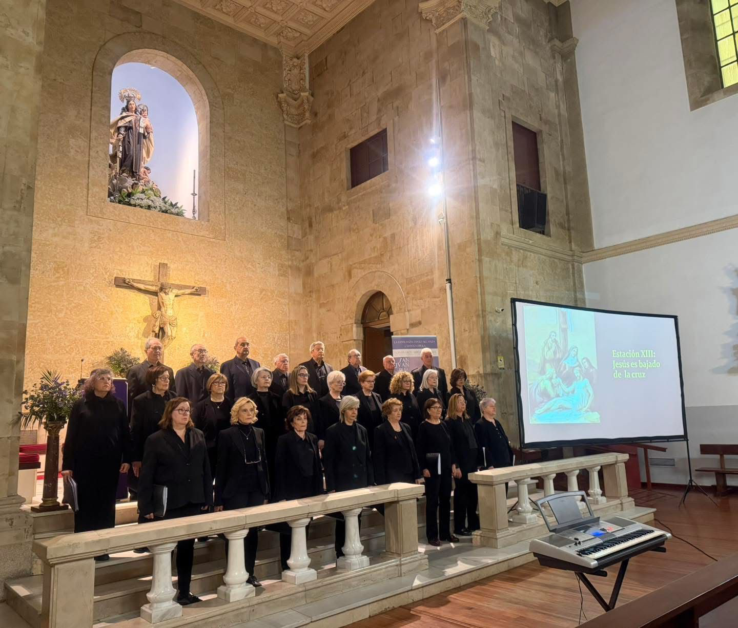 La Iglesia salmantina de los Padres Carmelitas Descalzos acoge un emotivo Vía Crucis