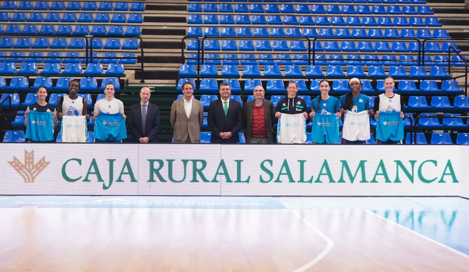 Foto 3 - Caja Rural de Salamanca y el CB Perfumer&iacute;as Avenida renuevan y ampl&iacute;an su acuerdo de patrocinio