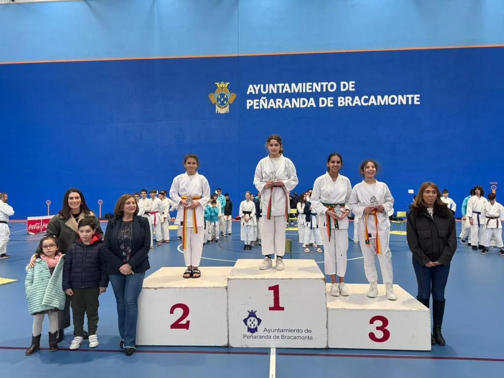 Foto 11 - M&aacute;s de 120 j&oacute;venes participan en el consolidado IV Open de K&aacute;rate Ciudad de Pe&ntilde;aranda