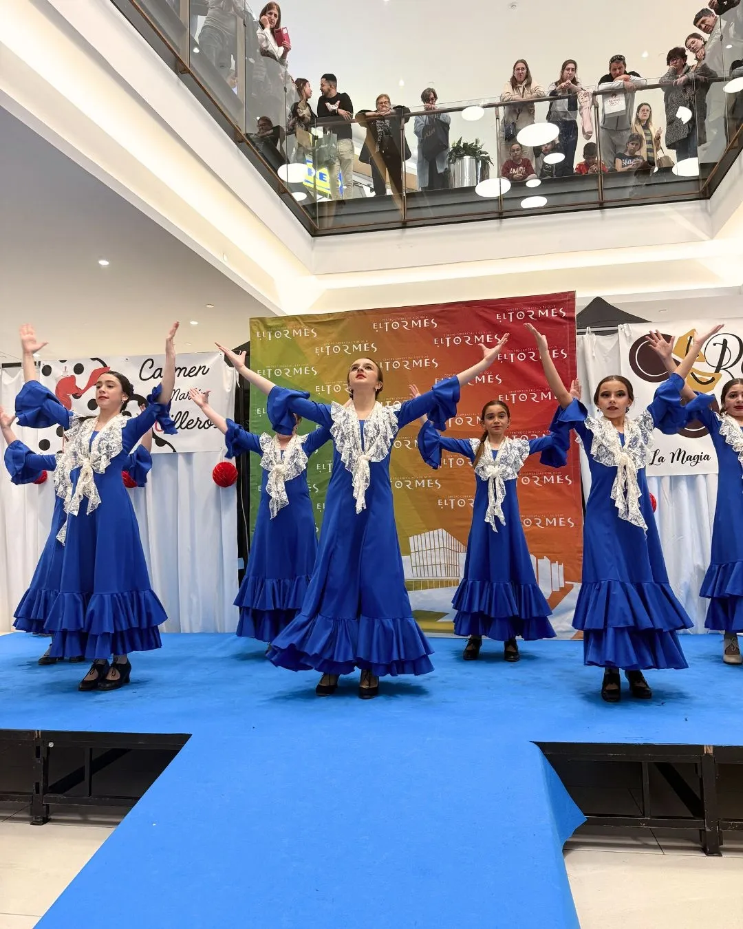 Foto 5 - El Centro Comercial El Tormes celebra su Feria de Abril con lleno absoluto