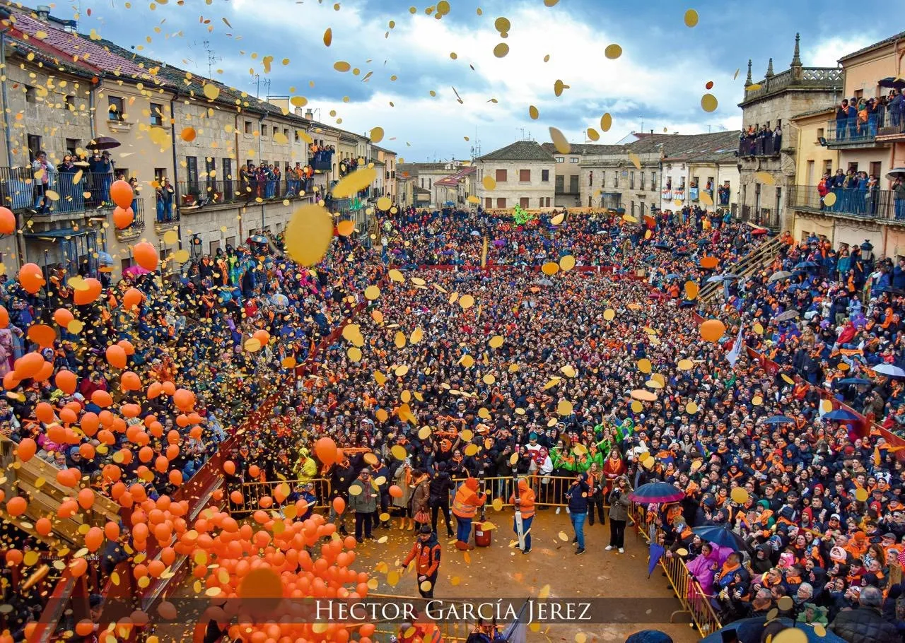 Foto 3 - Sale a la venta el calendario del Carnaval del Toro 2026/27