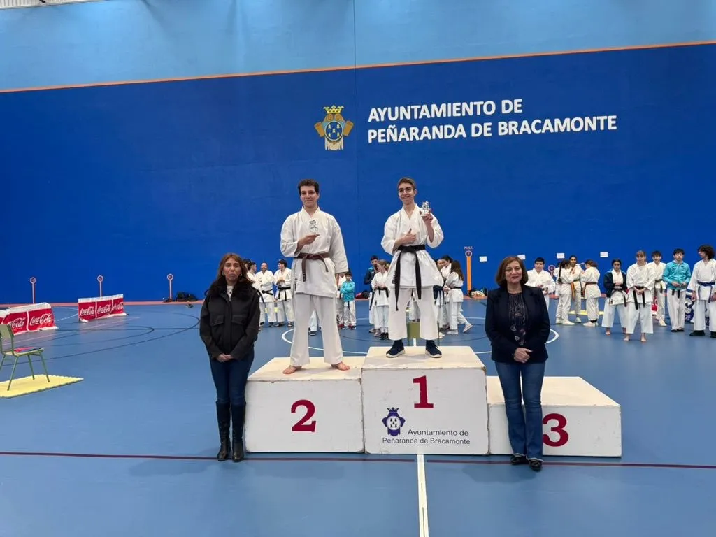 Foto 4 - M&aacute;s de 120 j&oacute;venes participan en el consolidado IV Open de K&aacute;rate Ciudad de Pe&ntilde;aranda