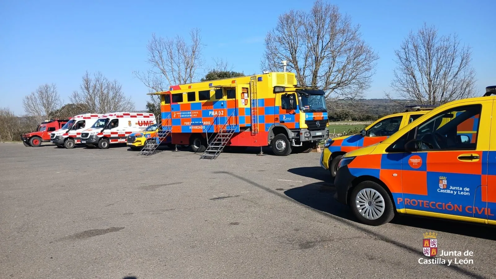 Foto 2 - La Junta mantiene el nivel de alerta por la fuga de gas en Fuentes de B&eacute;jar. La UME y una unidad de drones se suman al operativo