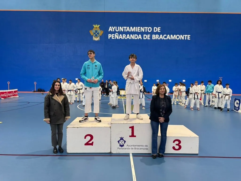Foto 10 - M&aacute;s de 120 j&oacute;venes participan en el consolidado IV Open de K&aacute;rate Ciudad de Pe&ntilde;aranda