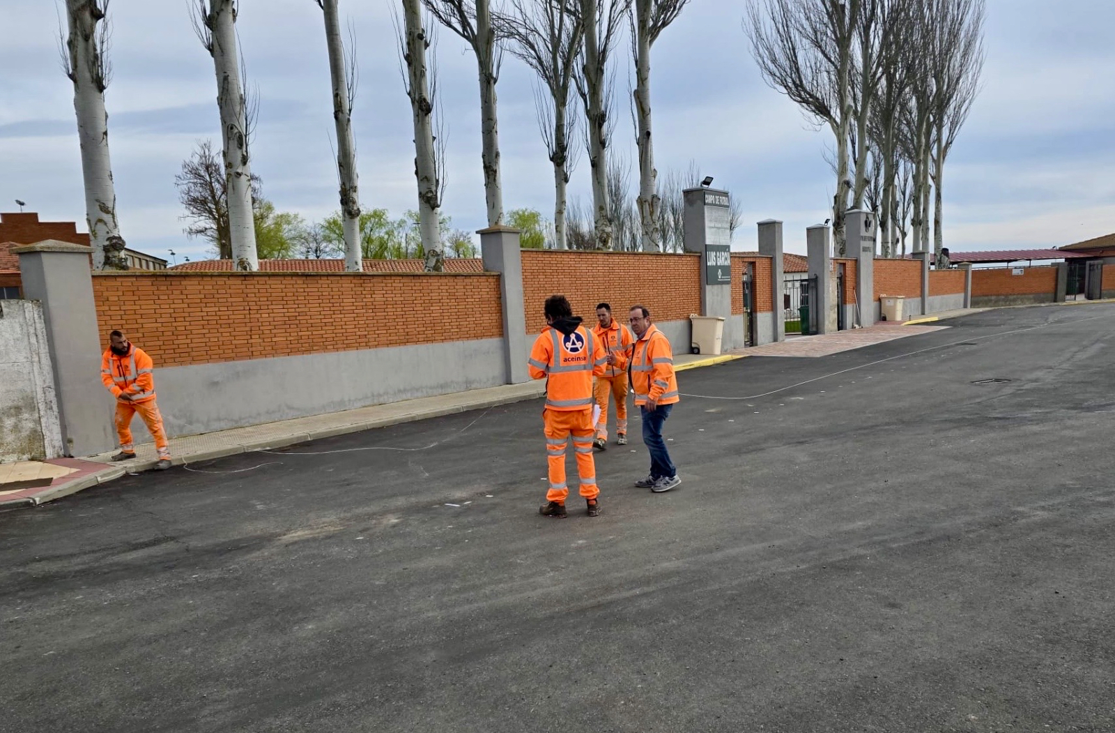 El Ayuntamiento inicia un plan de mejora en la ordenación del tráfico en el renovado aparcamiento del polideportivo