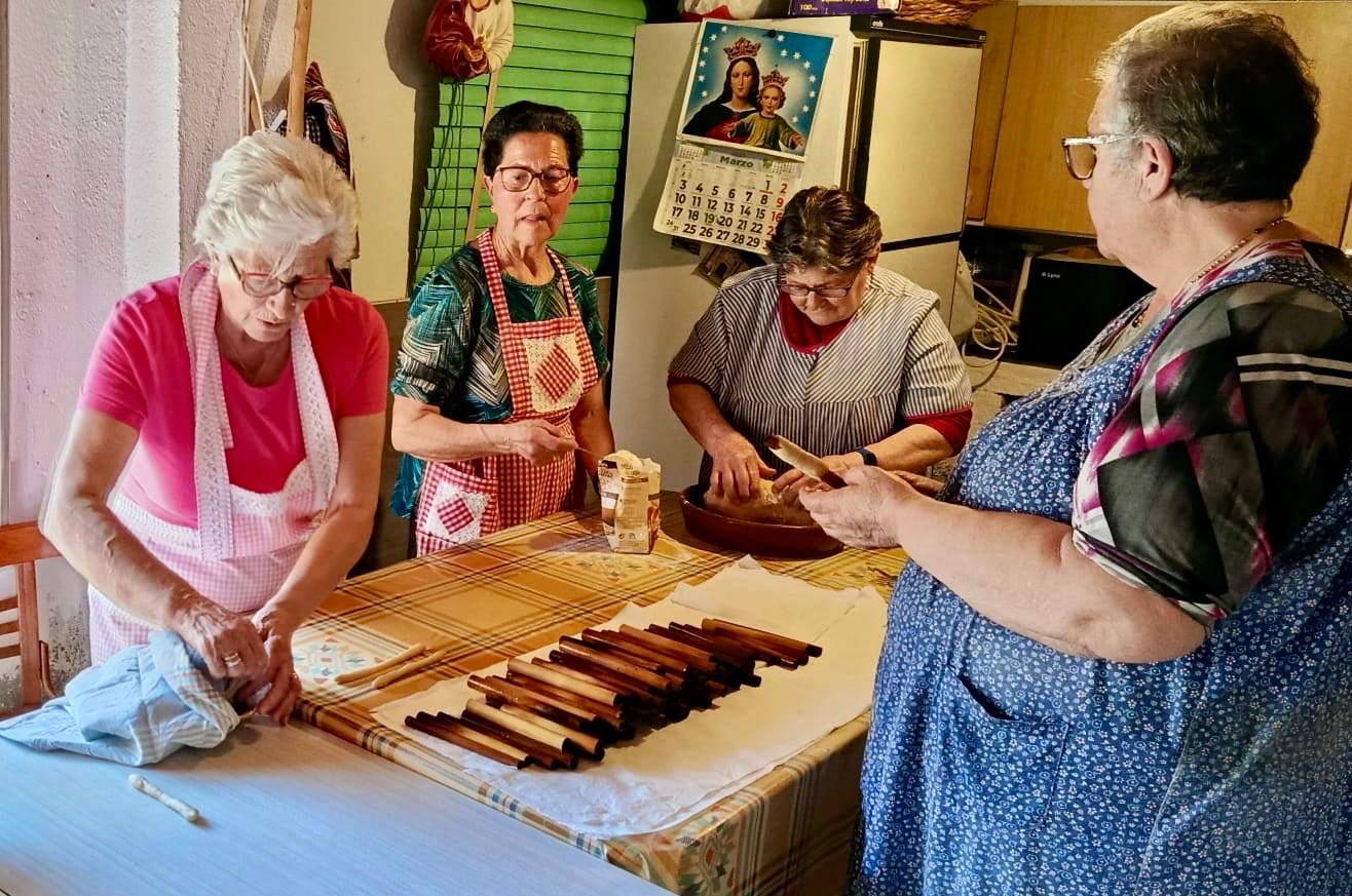 Entre perolas y anís: Santiago de la Puebla revive el sabor de sus Cuquillos para su histórico Encuentro de la Capa 