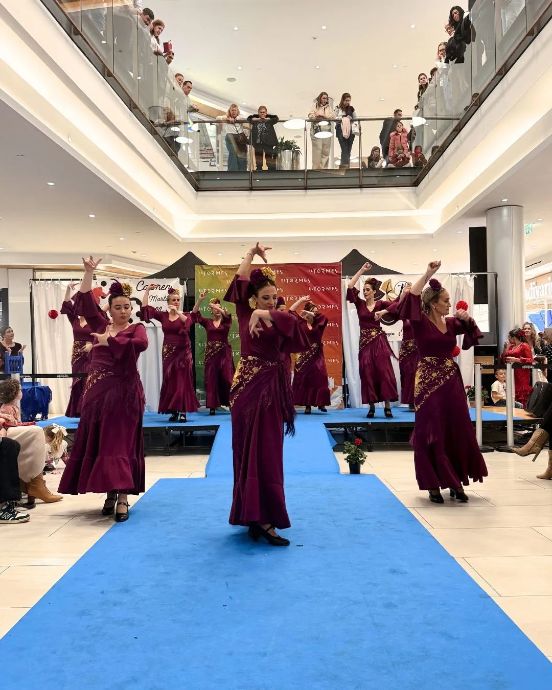 Foto 3 - El Centro Comercial El Tormes celebra su Feria de Abril con lleno absoluto