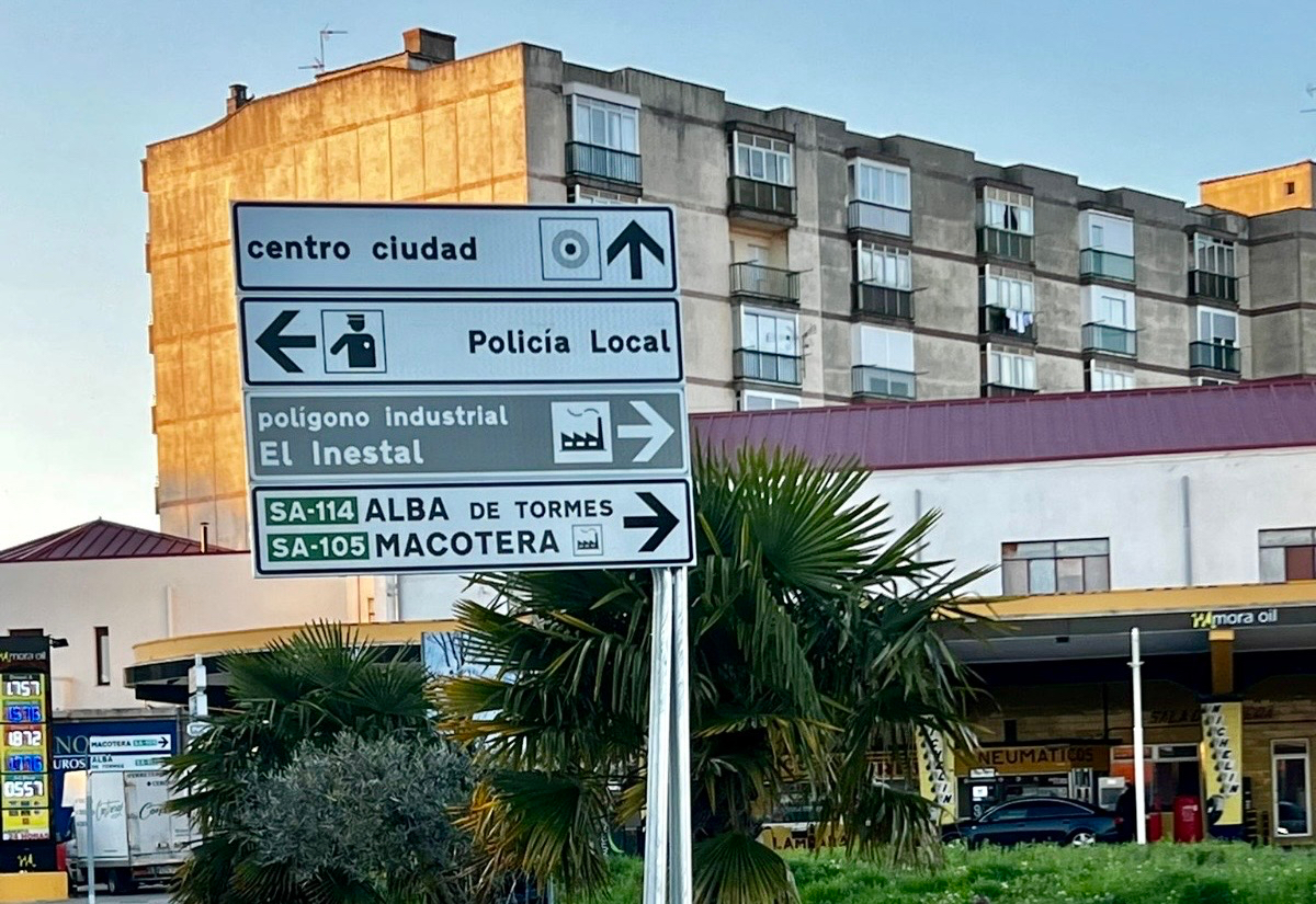El Ayuntamiento refuerza y mejora la ordenación del tráfico en la avenida de Salamanca 