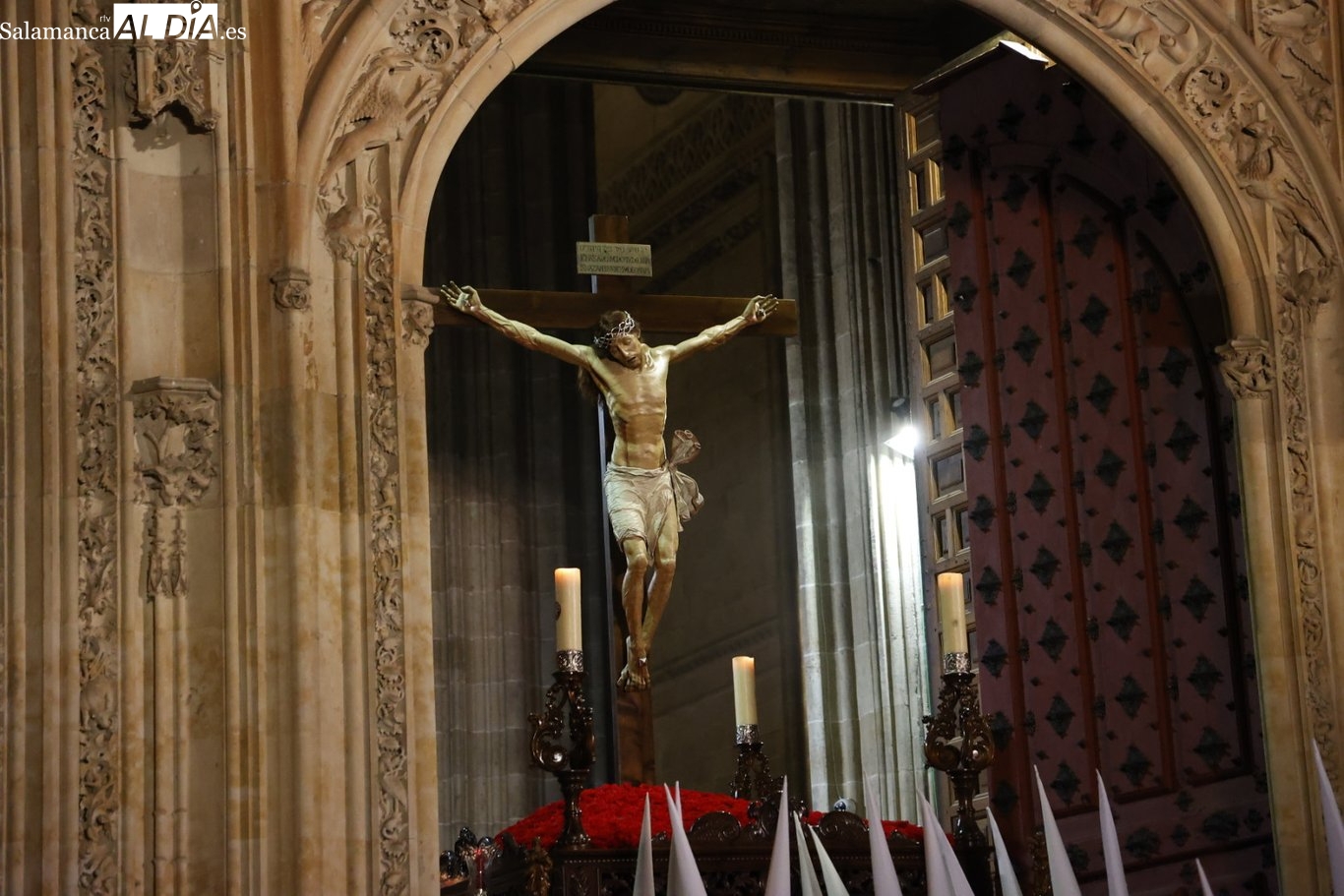 El Yacente apela al orden y al rigor estético para su madrugada en Salamanca
