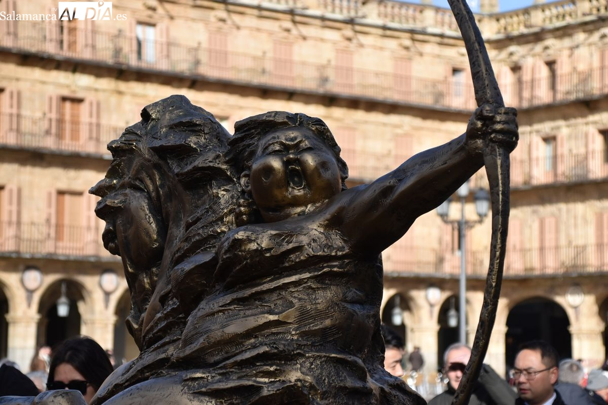 Multa de 3.000 euros por dañar la escultura de Xu Hongfei en Salamanca