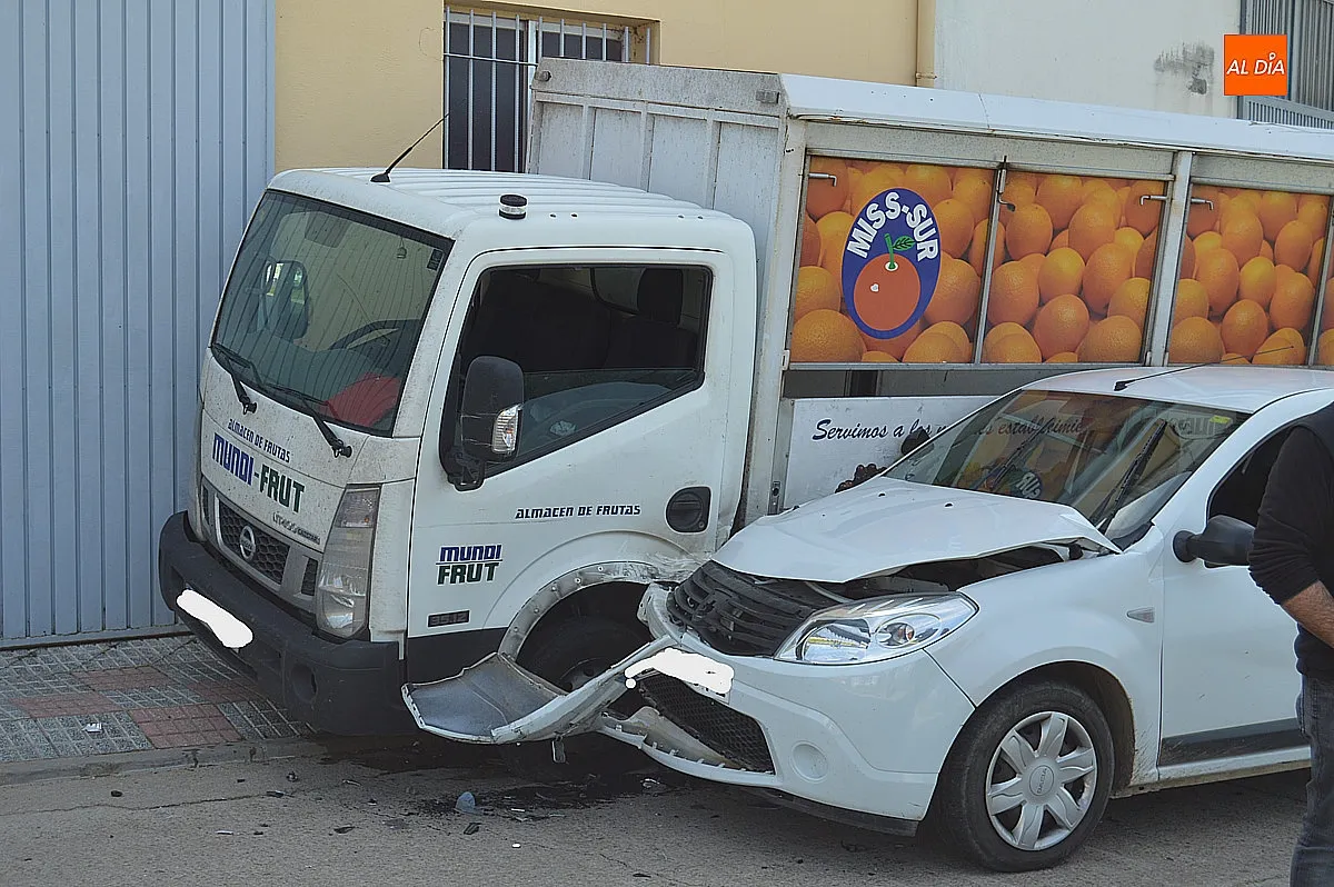 Foto 2 - Colisi&oacute;n sin heridos entre dos veh&iacute;culos en Ciudad Rodrigo