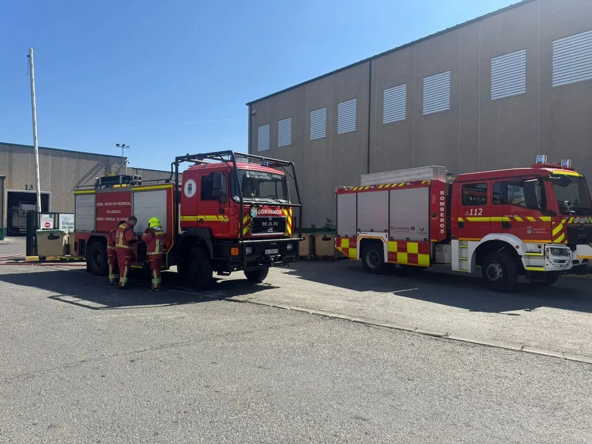 Despliegue en el matadero de Fuentes de Béjar con motivo del escape de gas. Foto Diputación Salamanca