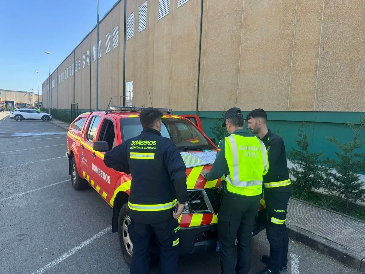 Despliegue en el matadero de Fuentes de Béjar con motivo del escape de gas. Foto Diputación Salamanca