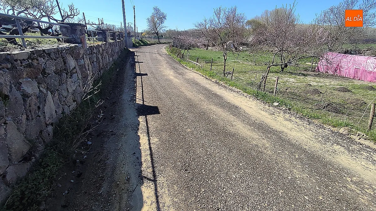 Foto 2 - Asfaltado de la calleja de  Valhondo y arreglo del camino de Caracillo 